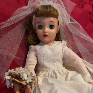 Vintage Revlon Bride Doll. VT 18” Beautiful!!